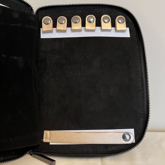 NWOT Halston Travel Jewelry Organizer Case Portfolio Gold Tone, 3/4 Zip Close - Picture 6 of 7